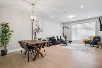 Image de Townhome w/ Free Parking, King Bed & Pet Friendly