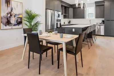 Image de Townhome w\/ Free Parking, 2 King Beds & Pet Friendly