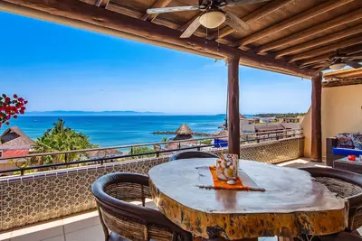 Image de Oceanfront condo with pool, balcony, amazing views, washer/dryer, & partial Ac