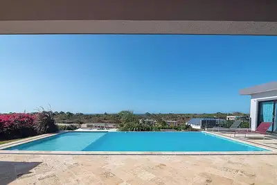Image de 4 Bedrooms. Villa With Private Pool
