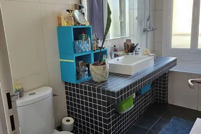 Image de Maison de ville à Courbevoie, située à 10 minutes à pied de La Défense et Paris