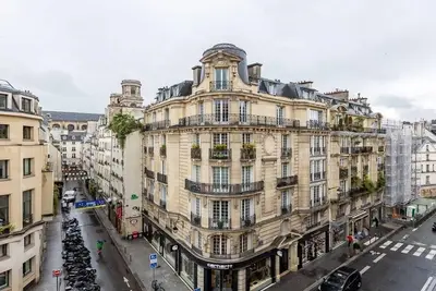 Image de 170m2 Elevated Modern Luxury On Rue Du Four, St-Germain Style Reimagined