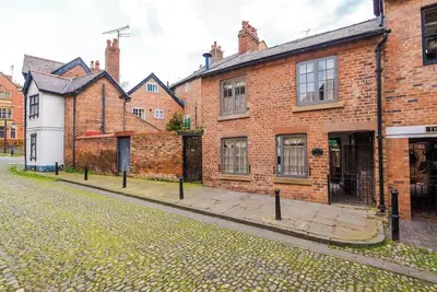 Image de Rustic Chester Cottage Near Shops & Terrace