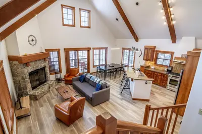 Image de Tranquil Chalet |wrap-around deck|Pet Friendly