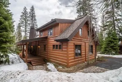 Image de Beautiful Chalet|Private Hot Tub, Wood Fireplace