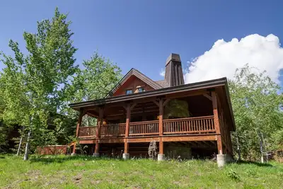 Image de Peaceful Chalet |Private Hot Tub, Wood Fireplace