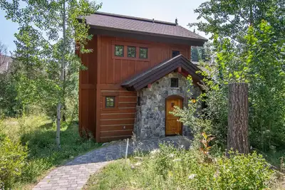 Image de Ideal 2 Br Cottage  | Ski in\/Ski Out | Golden Bar