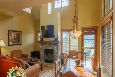 Image de Mountainside Townhome, private Hot Tub, Pet Friendly