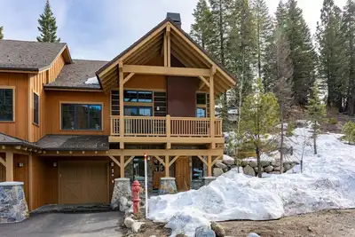 Image de Beautiful Townhome|Private Hot Tub, Ski-In/Ski-Out
