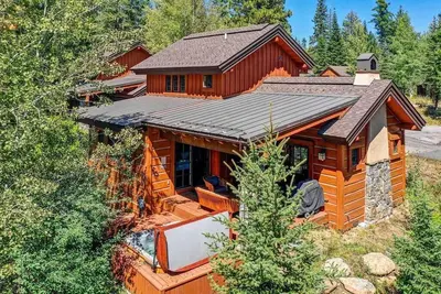 Image de Wonderful Cottage |Ski In/Out | Private Hot Tub