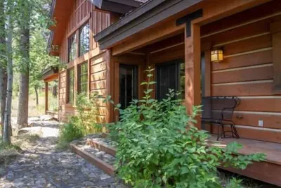 Image de Charming Chalet |Soaking Tub and Wood Fireplace