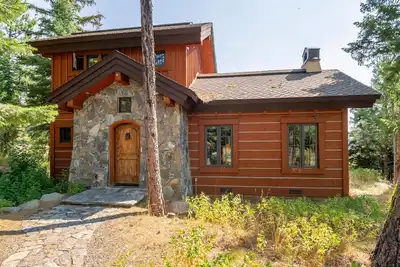 Image de Serene Cottage | Ski-In/Ski-Out, Private Hot Tub