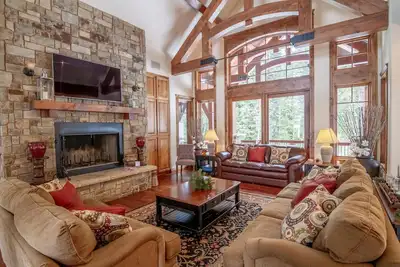 Image de Remarkable Estate Home|Wood Fireplace|Resort Views