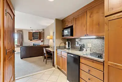 Image de Captivating King Studio|Jet Tub and Fireplace