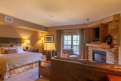 Image de Mountainside Studio with Fireplace and Jet Tub