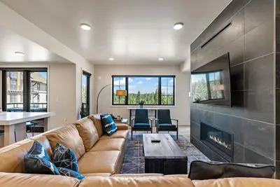 Image de Peaceful Condo|Ski In/Out|3 Balconies|gas fireplace