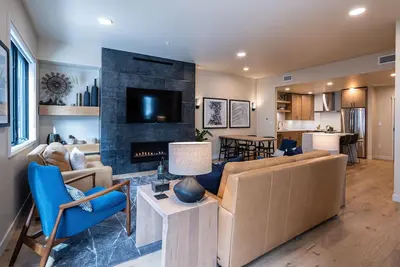 Image de Incredible Condo in The Village|Convenient location