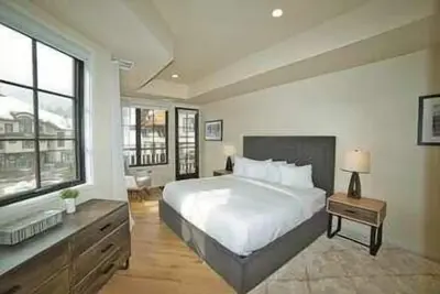 Image de Luxury Condo|Fireplace|Balcony|Plaza and Mountain View