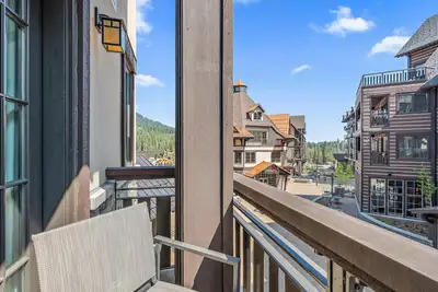 Image de Modern Condo|Mountain and Village Views