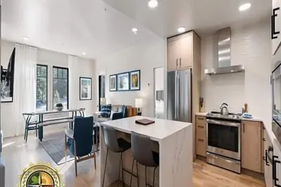 Image de Cozy Condo|Gas Fireplace|Balcony with Mountain View