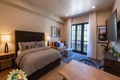 Image de Comfy Condo|Balcony|short stroll to the ski hill