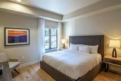 Image de Grand Condo| Top Floor|Close to Dining Options