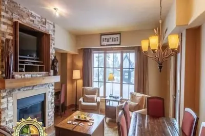 Image de Beautiful 2 Br Condo with Fireplace