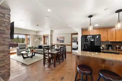 Image de Welcoming Condo|Fireplace and Patio