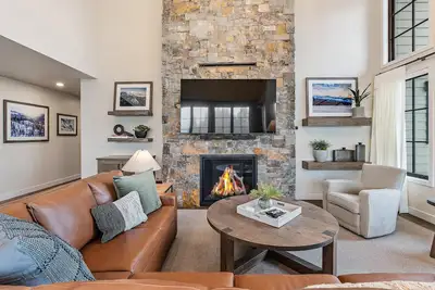 Image de Breathtaking Penthouse|Ski In/Out and Heated Patio