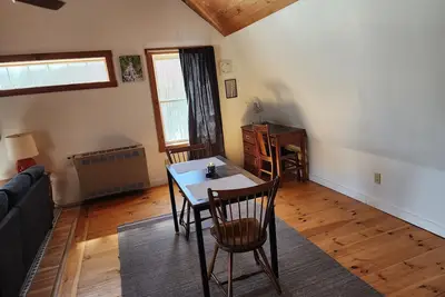 Image de Charming rustic loft nestled near Lake Salem.