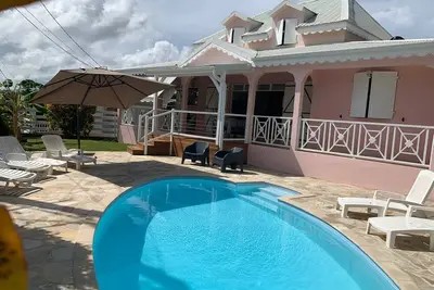 Image de Villa familiale avec piscine et vue mer