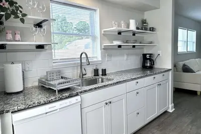 Image de Entire home in Norfolk, Virginia at the end of a private cul-de-sac!