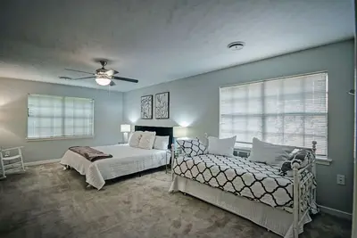 Image de *King* Bed In Heart of City Close to the Reservoir