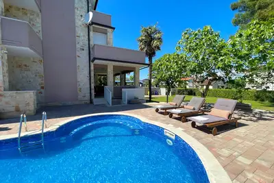 Image de Luxury Mediterranean Villa: 5br, 5ba, Pool, Bbq - Perfect for Big Groups!