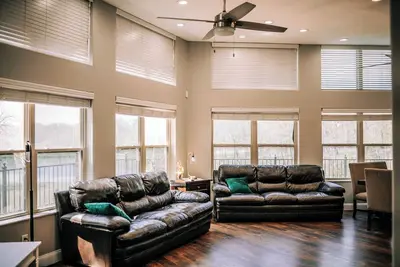 Image de This home accommodates multiple families sleeping comfortably up to 14 people.