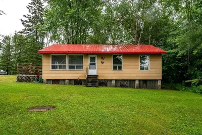 Image de Charming Private Lakefront Cottage - Ideal for Nature Lovers & Fishermen