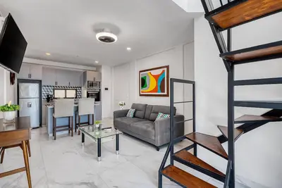 Image de Loft close to the ocean with rooftop infinity pool, balcony & gym - dog-friendly
