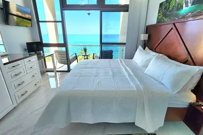Image de Yellow Sands Retreat: Secluded Luxury with Panoramic Ocean Views\n\n\n\n