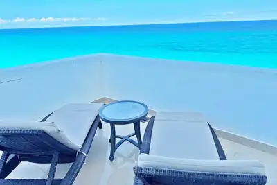 Vrbo Premier Host – Beachfront – 8br/6Bth – Penthouse Combo #323