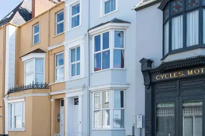 Image de Connaught House - Central Location, Near the Beach