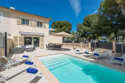Image de Villa Hilary avec piscine près Plage de Muro