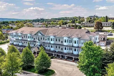 Summer getaway: 2bed/2bath condo w/ full kitchen. 30+ day rental.