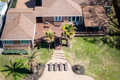 Image de Bayfront Luxury Oasis w Pool close to Nasa Kemah