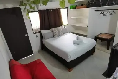 Image de acogedora habitación familiar económica ; cozy dubget family room.