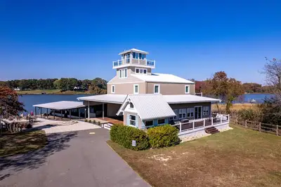 Image de Stunning Riverfront Property - New Listing