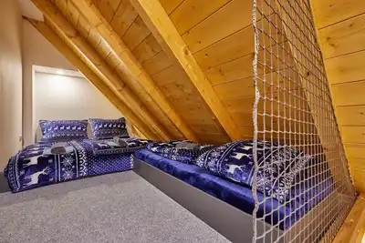 Image de Stylish mountain cottage surrounded by Nature