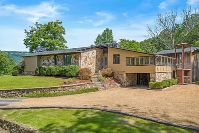 Image de Book now for spring-summer! 10% discount off nightly rate for early bookings!