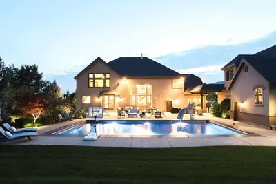 Image de Luxury Home with Theater & Private Heated Pool