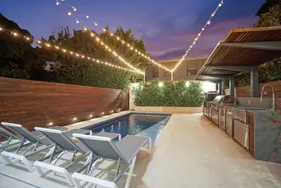 Image de Pool, Bbq, & Centrally Located!