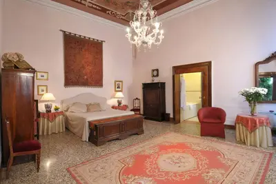 Image de 4 bedroom antique palace apartment
